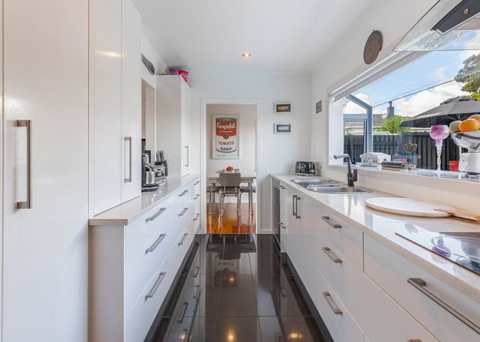  at 2/29 Sunnyfield Crescent, Glenfield, Auckland