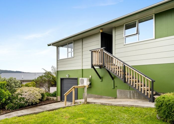 at 6 Gaff Place, Whitby, Porirua