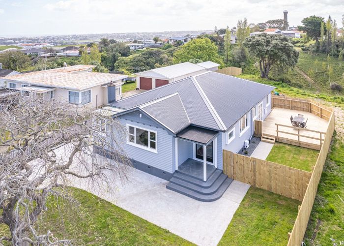  at 8 West Way, Durie Hill, Whanganui
