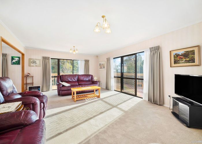 at 1006 East Coast Road, Fairview Heights, Auckland