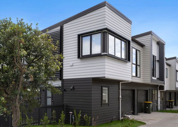  at 15D Pipitea Place, Massey, Auckland