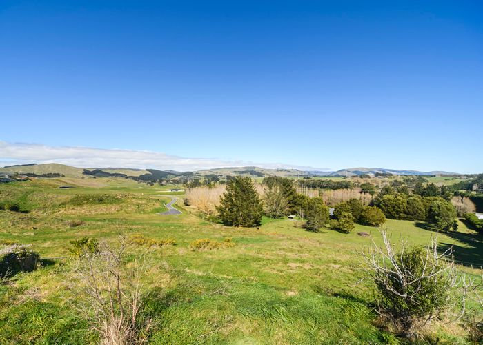  at 122 Pacific Drive, Fitzherbert, Palmerston North