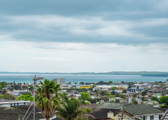  at 75 Forrest Hill Road, Milford, North Shore City, Auckland