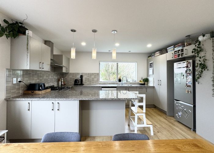  at 2/63 Pupuke Road, Birkenhead, Auckland