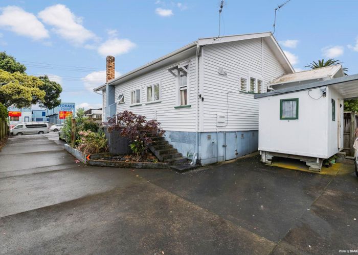  at 4092 Great North Road, Glen Eden, Auckland