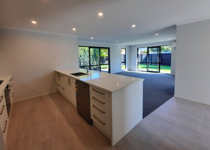  at 6 Kirkdale Place, Avonhead, Christchurch City, Canterbury