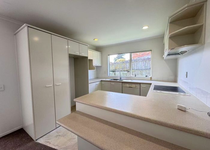  at 2/7 West Fairway, Golflands, Manukau City, Auckland