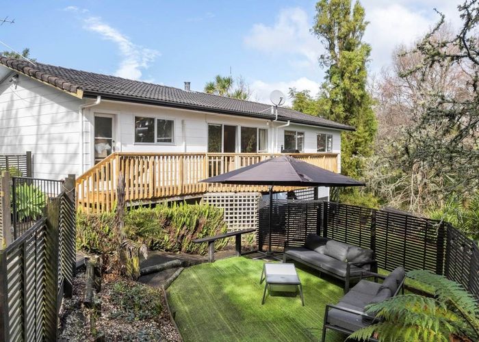  at 2/18 Woodlands Crescent, Browns Bay, Auckland