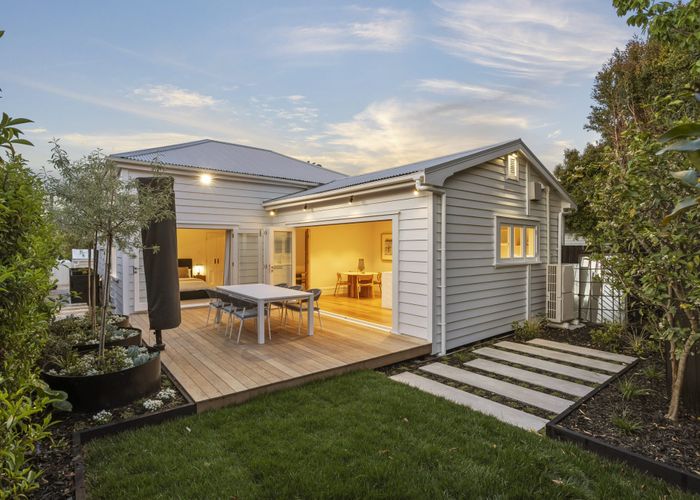  at 9 Fifth Avenue, Mount Albert, Auckland