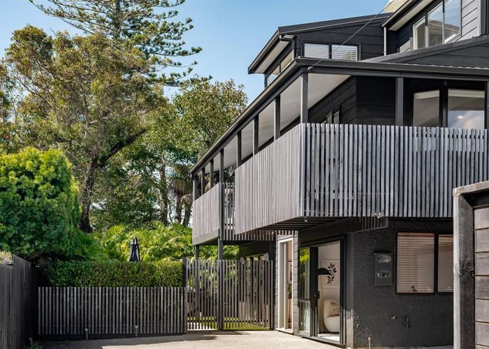  at 2/10 Sylvan Park Avenue, Milford, Auckland