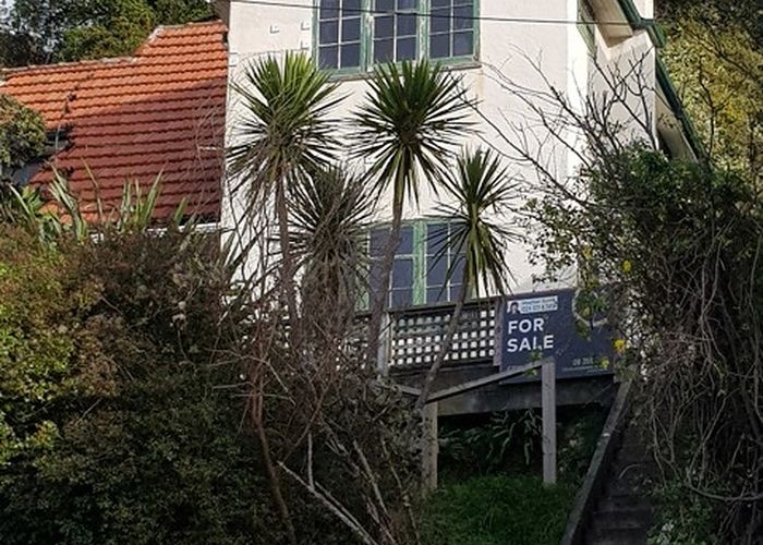 Free property data for 44 Queens Drive, Lyall Bay, Wellington homes.co.nz