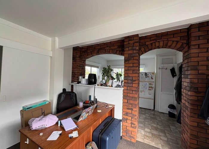  at 1/185 Chivalry Road, Glenfield, North Shore City, Auckland