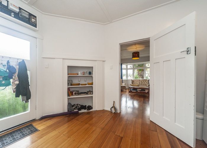  at Downstairs/8 Akatea Street, Berhampore, Wellington, Wellington