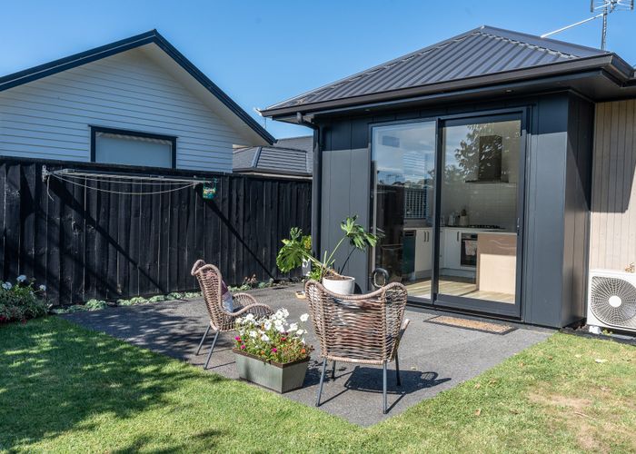  at 1/4 Keitha Place, Glenview, Hamilton