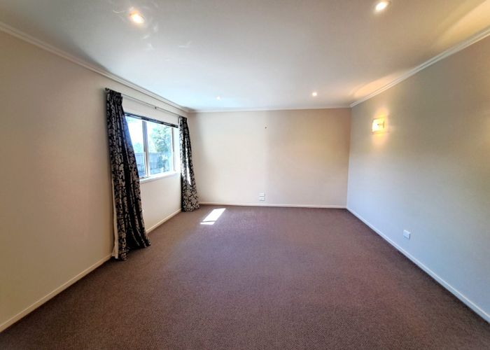  at 15 Murray Becroft Avenue, Henderson Valley, Auckland