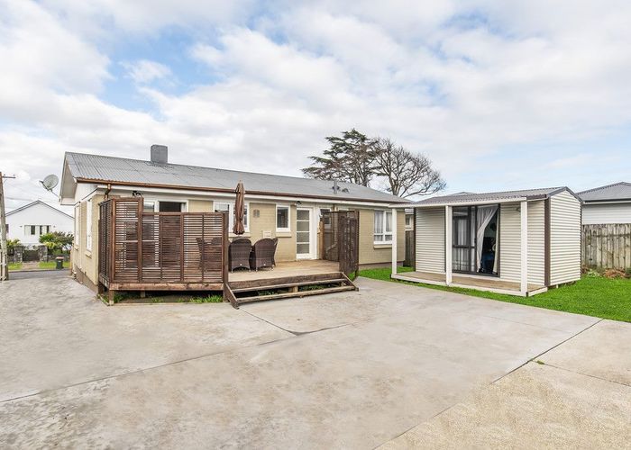  at 6 Fleming Street, Mangere East, Auckland