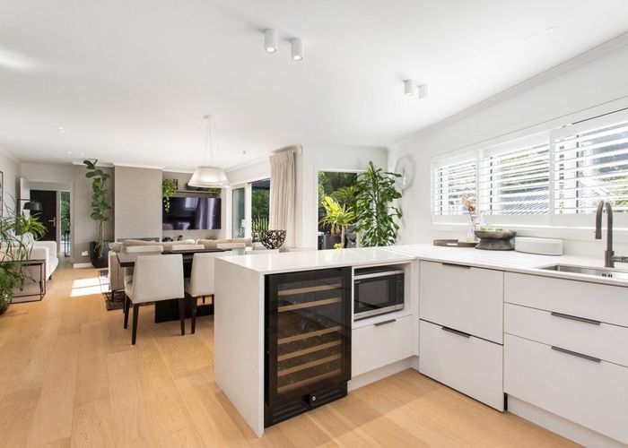  at 10 Finnsarby Place, Sumner, Christchurch City, Canterbury