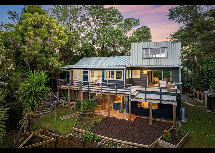  at Titirangi, Waitakere City, Auckland