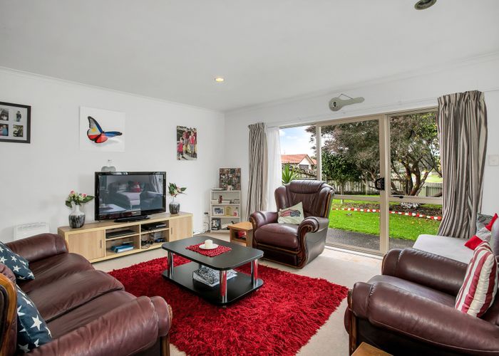  at 21 Morewa Place, Takanini