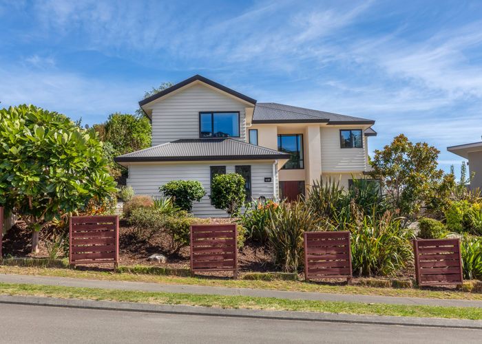  at 16 Endeavour Drive, Whitby, Porirua