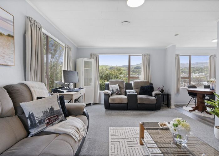  at 15A Kereru Bend, Tawa, Wellington