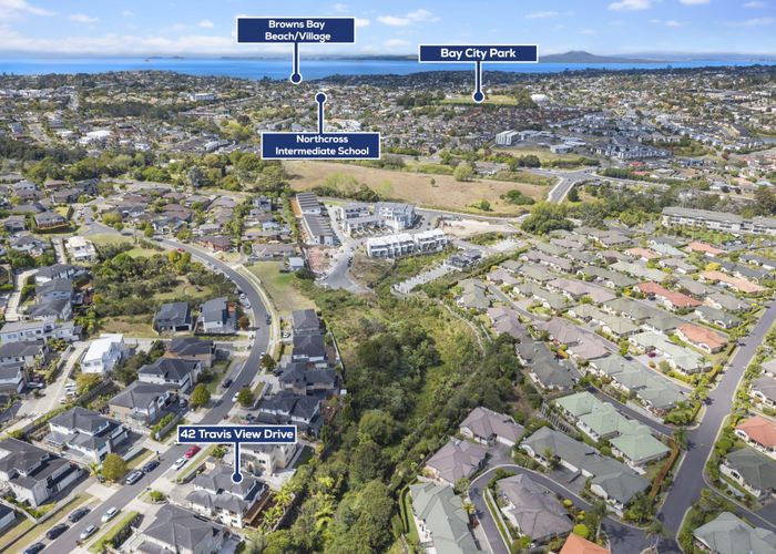  at 42  Travis View Drive, Fairview Heights, North Shore City, Auckland