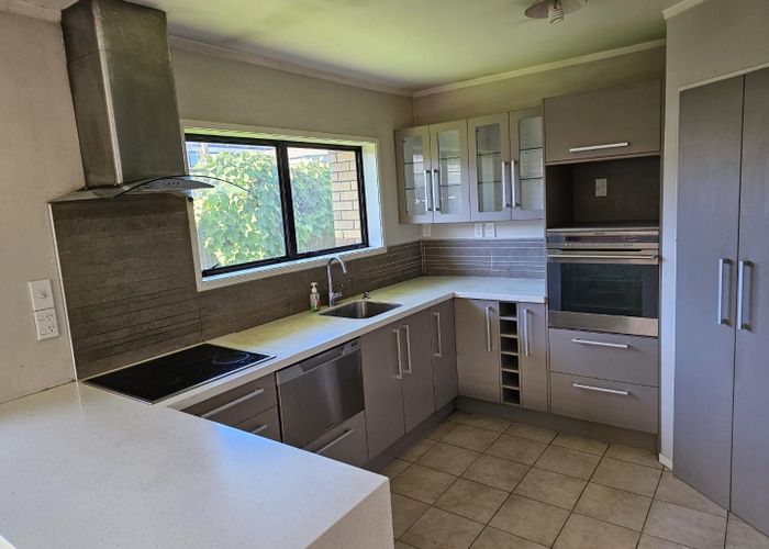  at 1 Pinedale Place, Henderson, Waitakere City, Auckland