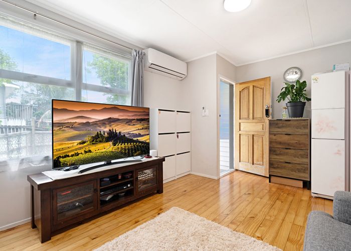  at 2/615 Swanson Road, Swanson, Auckland