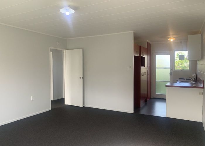  at 2/9 Alston Avenue, Kelston, Waitakere City, Auckland