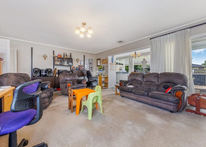  at 11 Clendon Place, Manurewa, Auckland