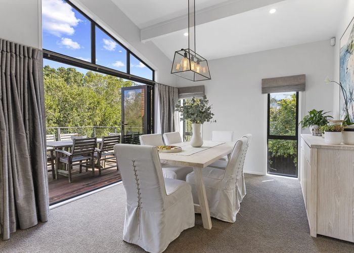  at 9 Crown Hill Close, Forrest Hill, North Shore City, Auckland