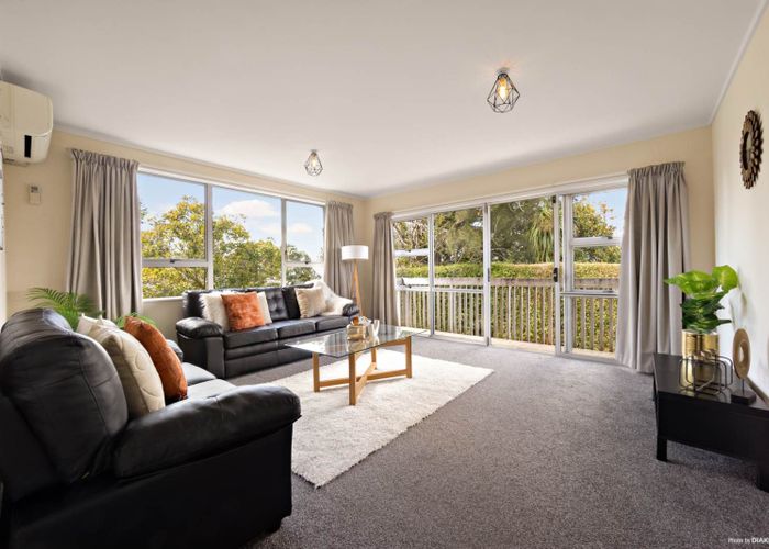  at 2/10 Kemp Road, Massey, Waitakere City, Auckland