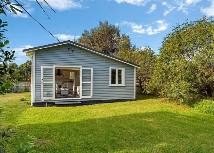  at 6 Kapiti Lane, Otaki Beach, Otaki