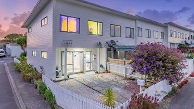  at 11/3 Hulme Pl, Henderson, Waitakere