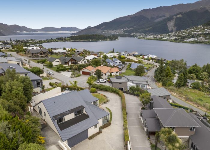  at 8 Elizabeth Place, Kelvin Heights, Queenstown