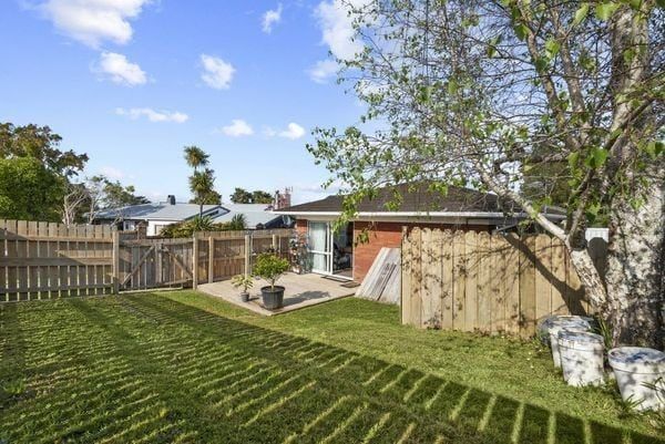  at 1/9 Windy Ridge Road, Glenfield, North Shore City, Auckland