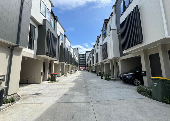  at 22 Mina Way, Browns Bay, Auckland