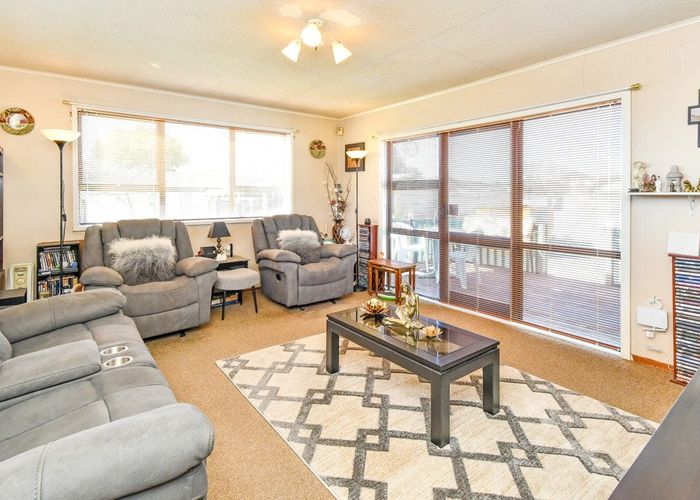  at 51 Caravelle Close, Mangere, Auckland