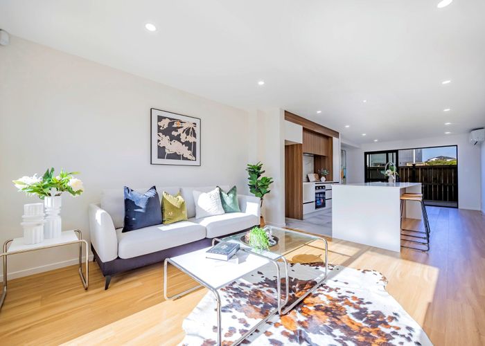  at 52 Adamson Road, Flat Bush, Manukau City, Auckland