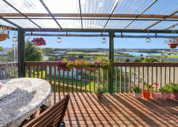  at 1/21 Jumento Place, Unsworth Heights, North Shore City, Auckland