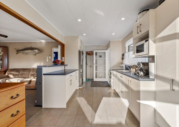  at 39 Rehia Road, Massey, Auckland
