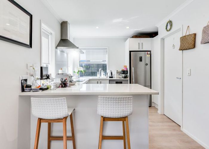  at 2/28 Garnett Avenue, Forest Lake, Hamilton, Waikato