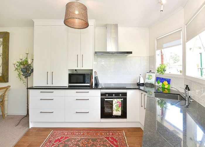  at 2/14 Dorchester Street, Meadowbank, Auckland