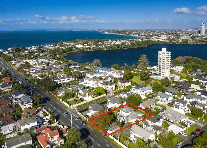  at 98 Kitchener Road, Milford, Auckland