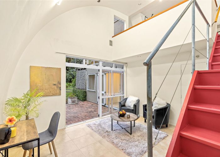  at 2/51 Holly Street, Avondale, Auckland