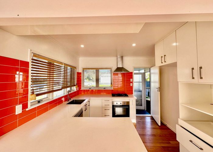  at 1/6 Chartwell Avenue, Glenfield, North Shore City, Auckland