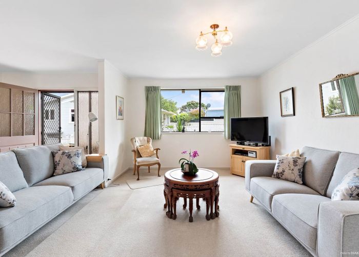  at 1/9 Opua Street, Belmont, Auckland