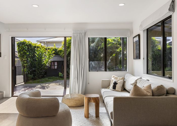  at 8 Raymond Street, Point Chevalier, Auckland