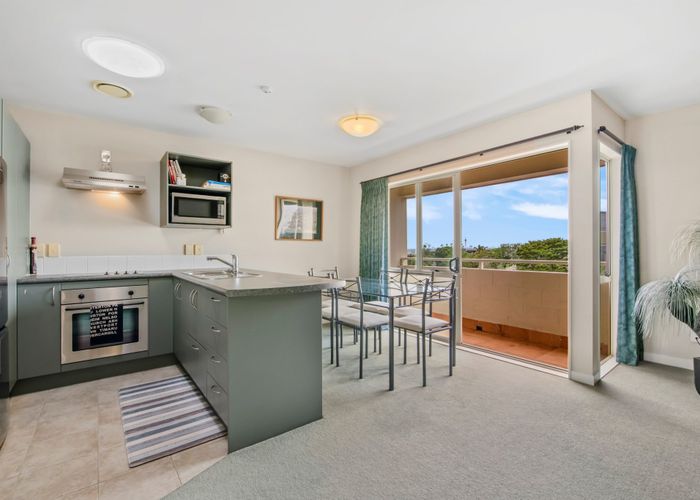  at 2/81 Birkenhead Avenue, Birkenhead, North Shore City, Auckland