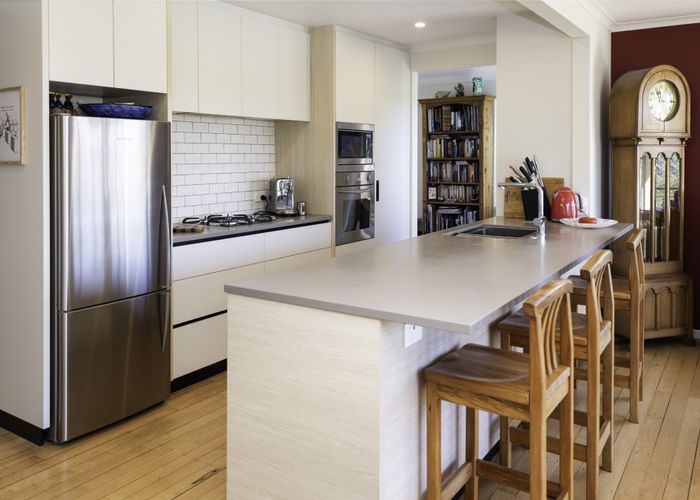  at 17 Beach Road, Mellons Bay, Auckland